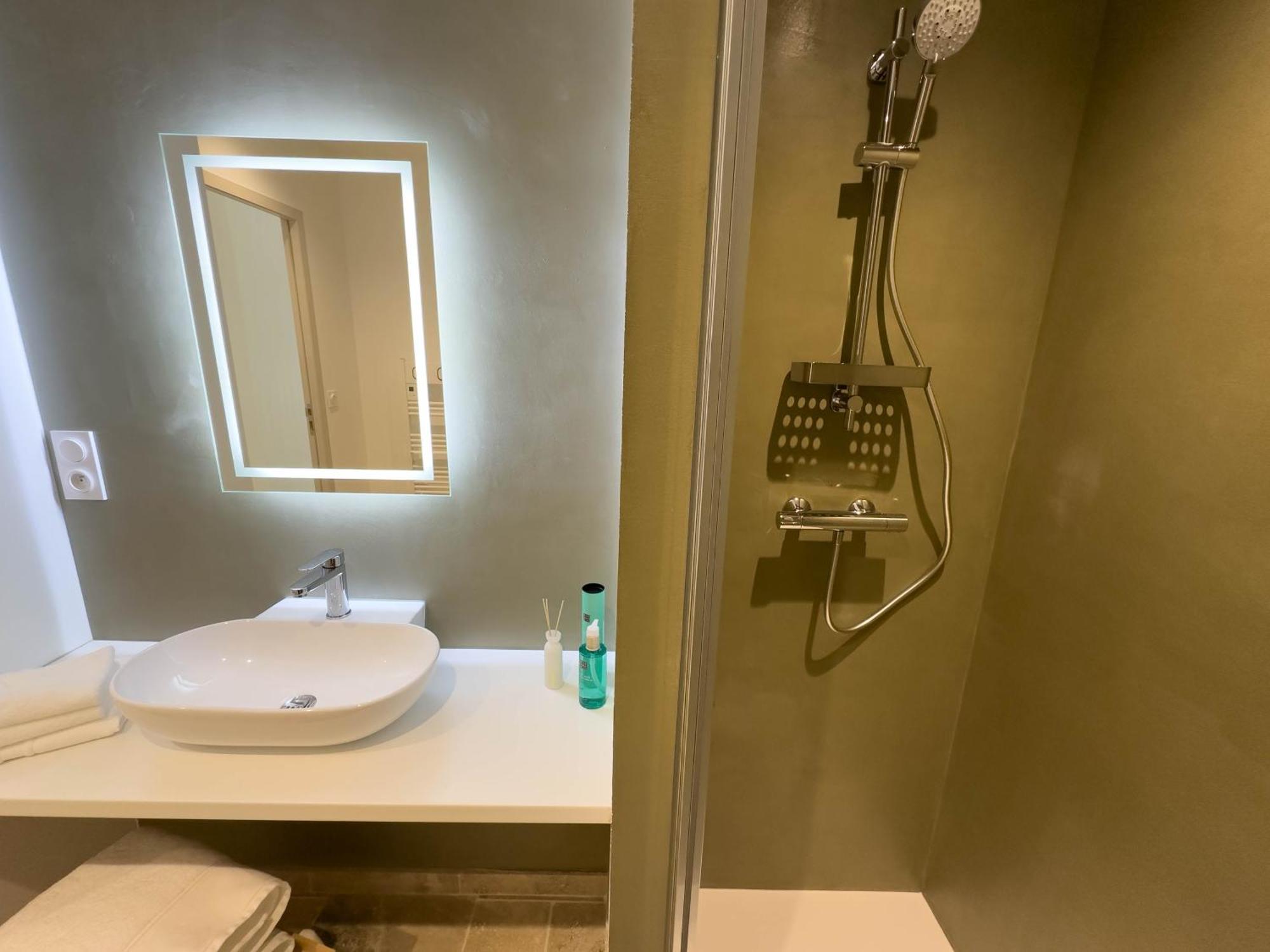 Les Suites Du 13 Aigues-Mortes Ngoại thất bức ảnh
